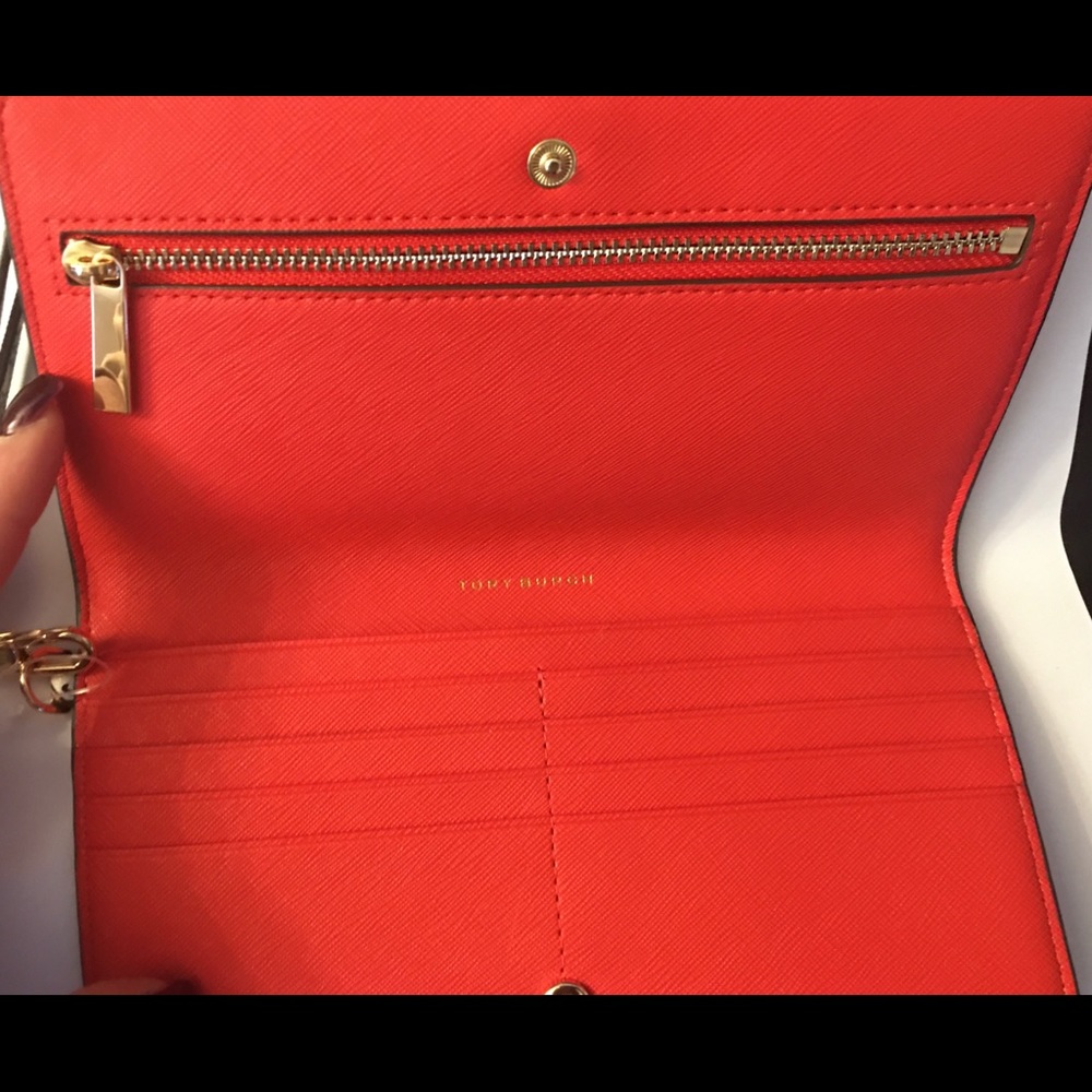 ⭐️NWT !! Tory Burch Slim Wallet/Wristlet !!⭐️ - Picture 4 of 6